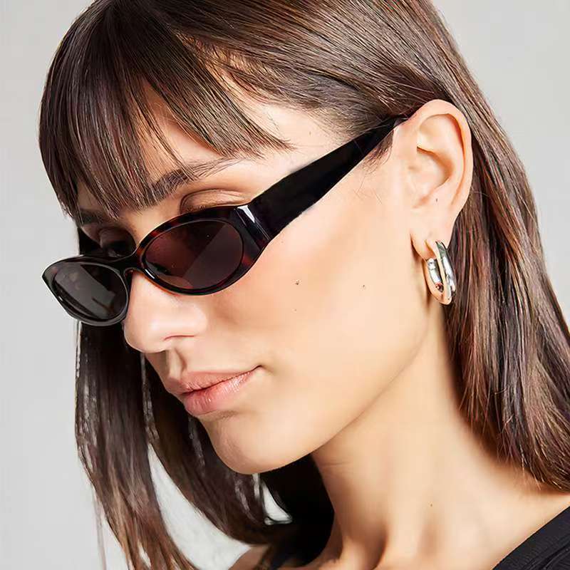 Sexy Small Oval Shape Women's Sunglasses Latest Fashionable Black Rectangle Sun Glasses Women Vintage Retro Colorful Shade UV400 Eyeglasses