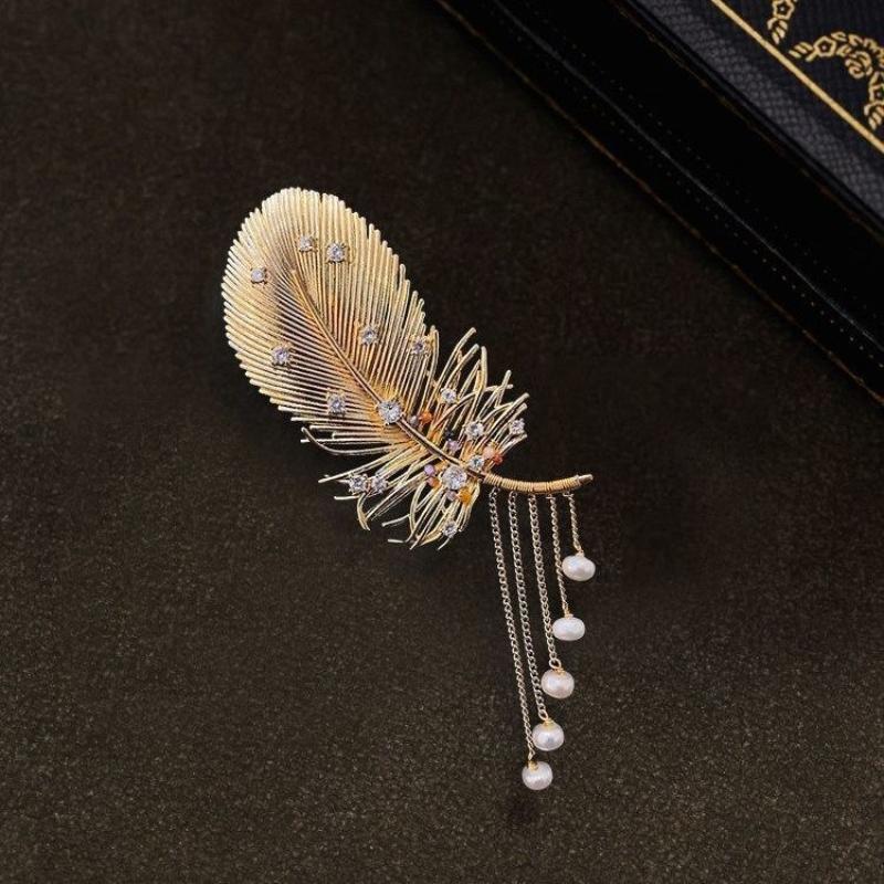 Luxuriöse Exquisite Perlenquaste Goldfeder Brosche für Damen Mädchen Elegantes Temperament Brosche Feiner Schmuck Zubehör Geschenke