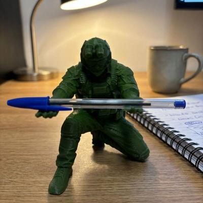 Porta Bolígrafos Único de Soldado Figura de Fuerzas Especiales de Plástico Soporte para Bolígrafos Impreso en 3D Papelería Lápices Organizador de Escritorio Decoración de Escritorio