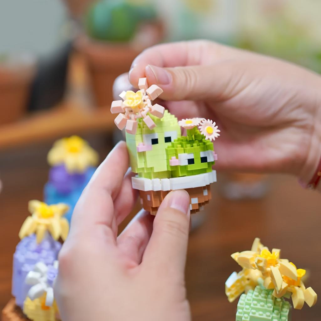 Cute Cactus Potted Plant, Building Blocks, Plant Micro Particle Assembly Model, Children's DIY Toy, Christmas Gift