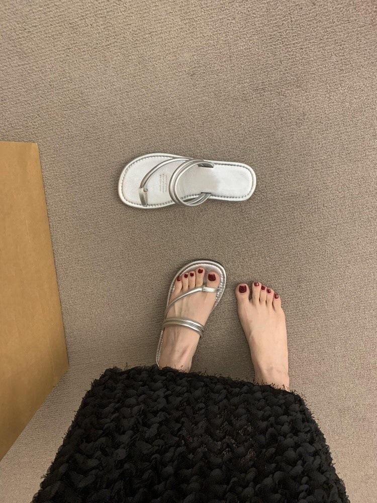 French silver flat-bottomed cool slippers women's summer wear 2025 new fashion versatile two-wear set of toe sandals women's shoes