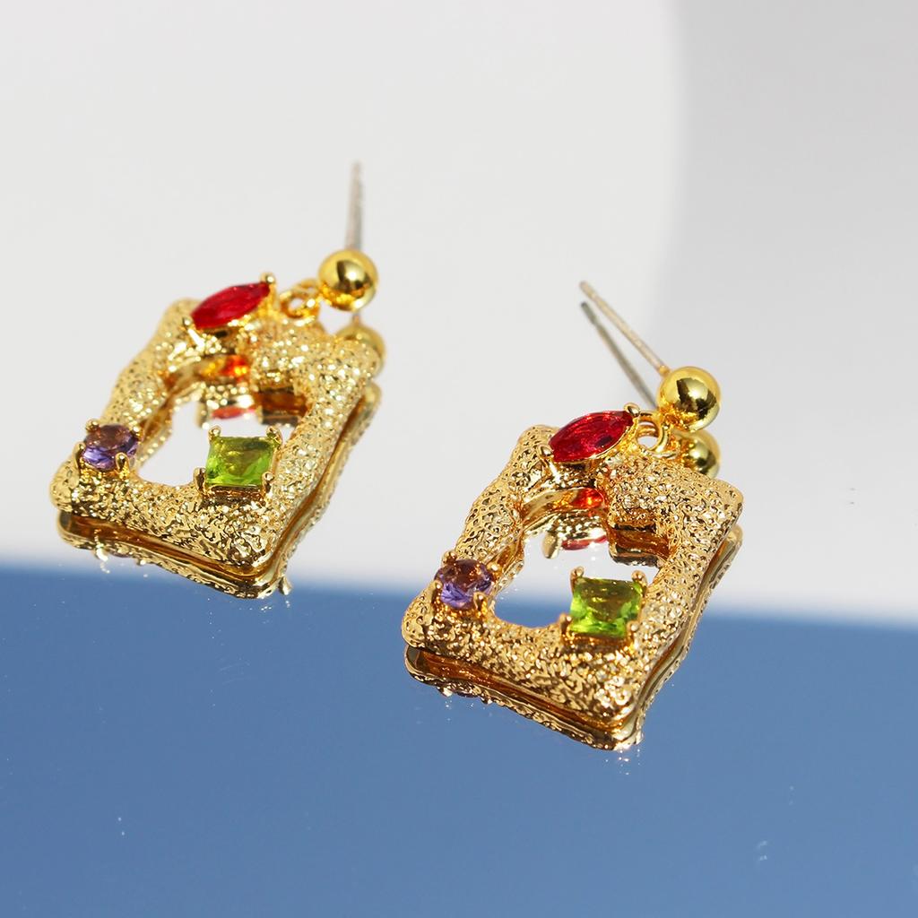 Design Sense Retro Irregular Texture Photo Frame Earrings Geometric Fashionable Color Zircon Earrings Women 568