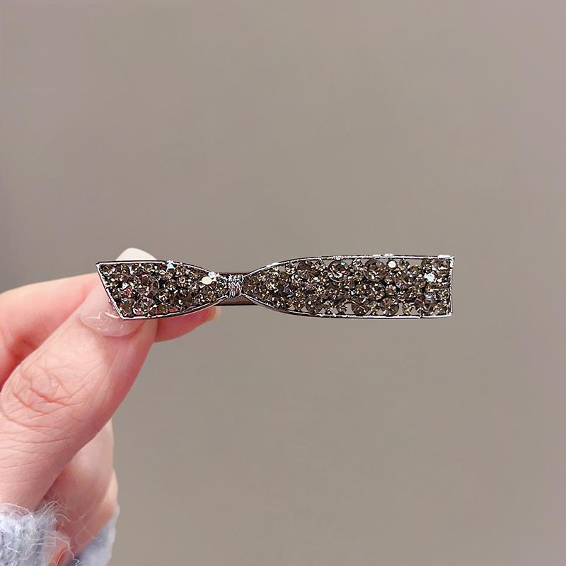 

Chic Bow Tie Hair Clip for Girls: Versatile Side and Bang Accessory