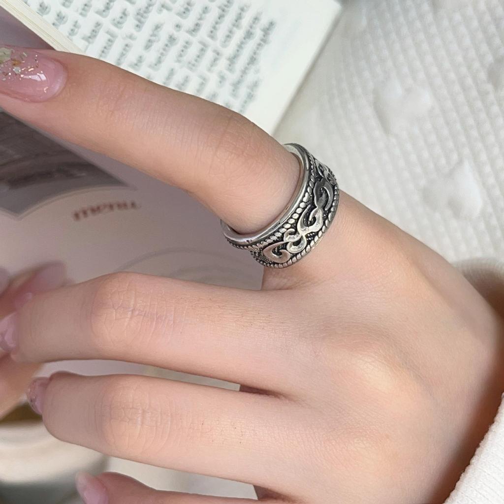 Vintage Double-Sided Totem Ring with Aged Woven Texture - Artistic Retro Design