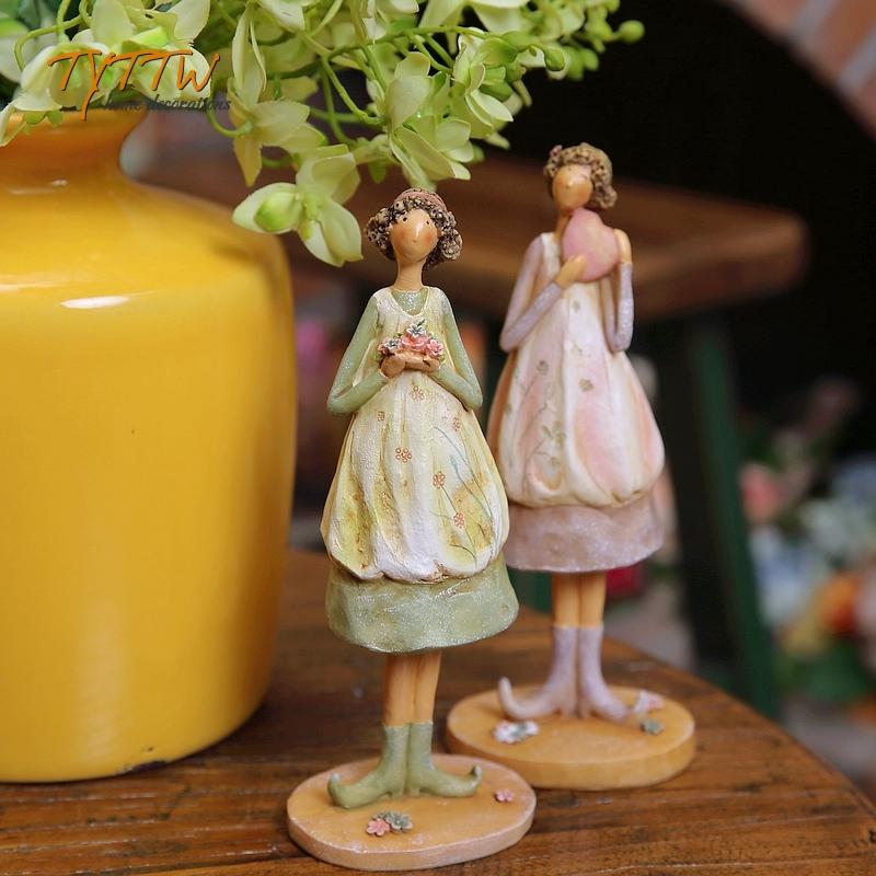 Hand-painted Resin Dressing Girl Bedroom Decor On Table Living Room Wedding Gift Country Decoration Craft Ornaments
