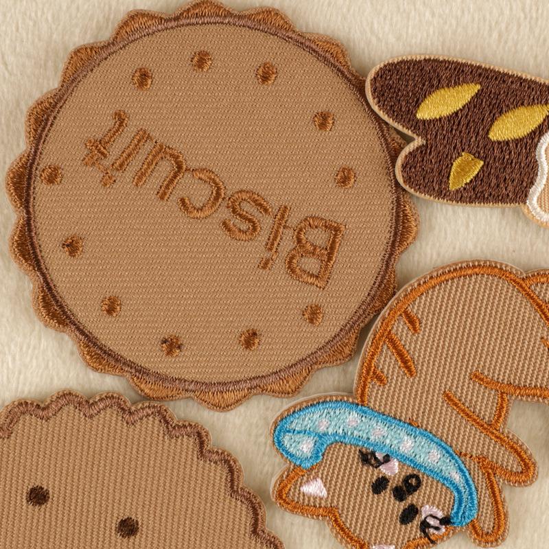 Self-Adhesive Embroidery Patches: DIY Animal Design Labels for Shoes, Hats, and Accessories
