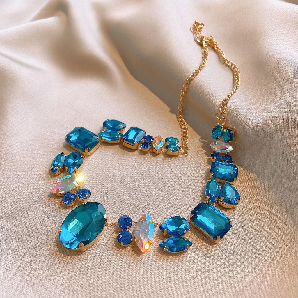 Nieregularny geometryczny zestaw naszyjników z diamentami Lekki luksus Wysokiej klasy Modne i wszechstronne akcesoria