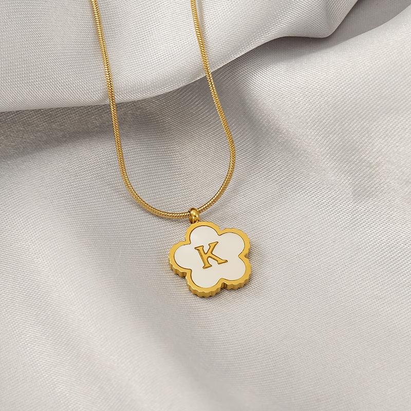 Stainless steel five-leaf clover 18K letter necklace high sense 26 shell letter pendant jewelry