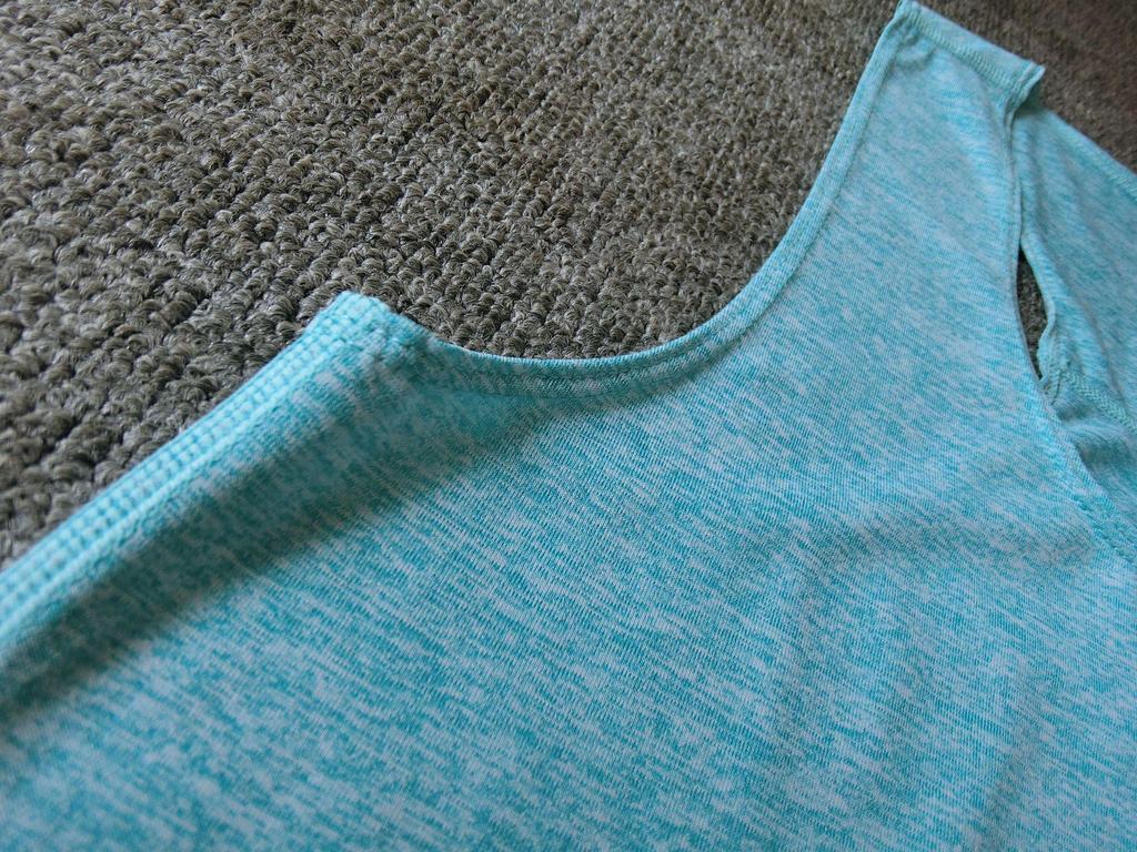 Women's Sleeveless Sports Vest: Outerwear for Cycling, Running, Yoga, and Pilates.