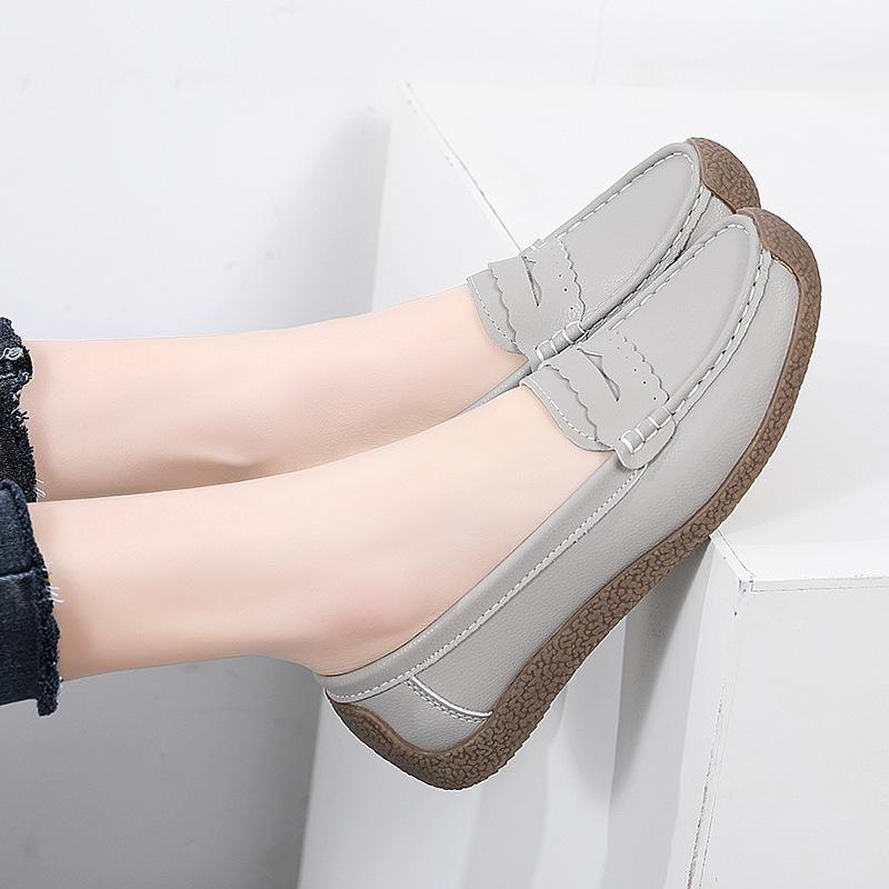 Spring and Autumn Light Leather Doudou Shoes Women's Mouth Flat Bottom Versatile Soft Sole Comfortable Non-slip Beef Tendon Sole Mom Shoes Single