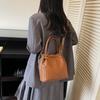 Women's High-End Woven Tote: 2025 Autumn/Winter Casual Versatile Large-Capacity Fashion Shoulder Bag