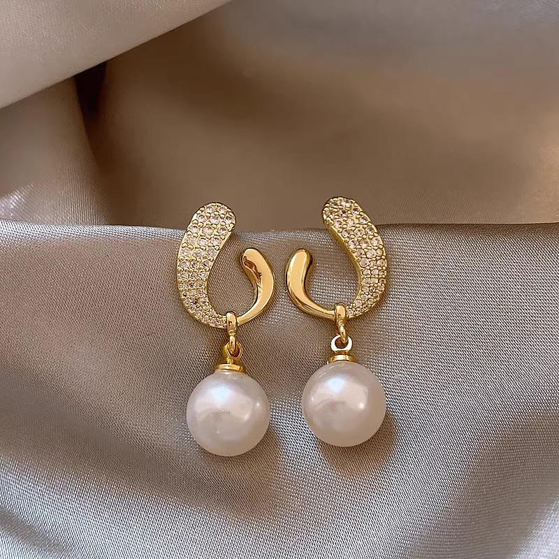 

Elegant Pearl Stud Earrings for Women , Simple Chic Design , Light Alloy Ear Jewelry золотий