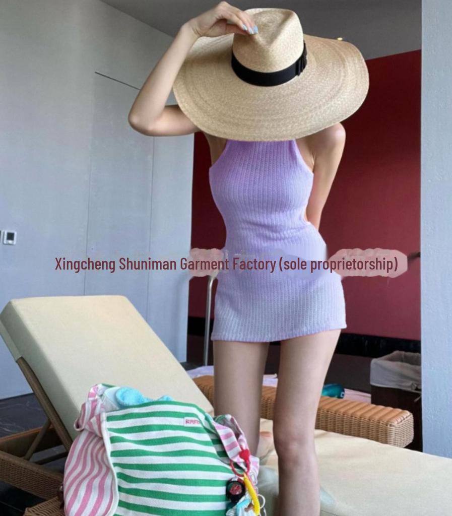 "Sleek Backless One-Piece Swimsuit for Small Chest - Sexy and Stylish"