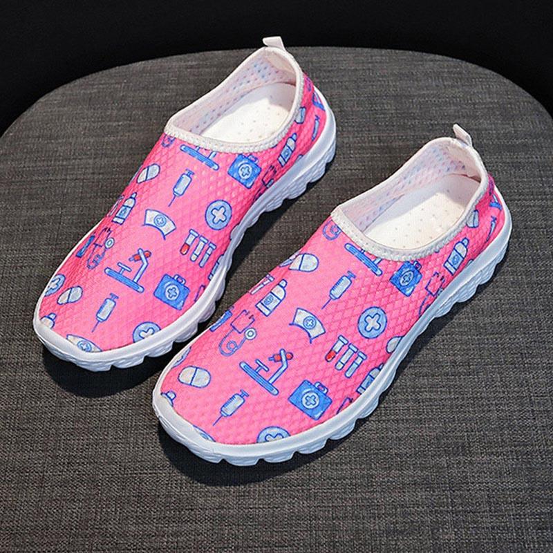 Nové dámské ploché boty Kreslený potisk Sestra Lékař Dámské tenisky Nazouvací Síťované boty Prodyšné Dámské mokasíny Zapatos Planos