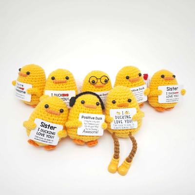 Niedliche Ente mit positiver Energie Positive Strickpuppe Gehäkelte emotionale Unterstützungsente Bücherregal Bürodeko Geschenk