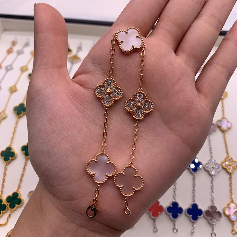 

Бутик Браслет «Четырехлистный клевер Пять цветков» 18K Легкая роскошь Инс Дизайн Модный Изысканный Универсальный Мужской и женский браслет Boutique Bracelet