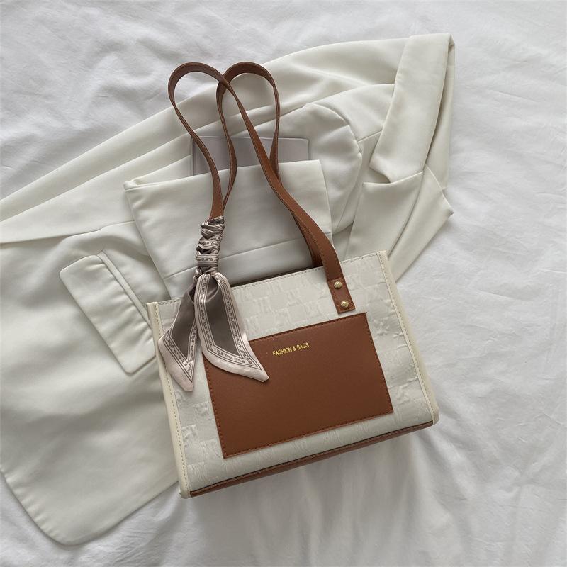 

Сумка большой вместимости женская 2025 новая сумка-тоут, взорвавшая интернет, простая и универсальная для поездок на работу, текстурная сумка на плечо коричневый