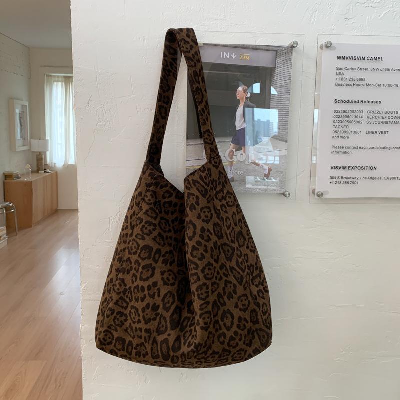

Leopard print bag women s new autumn and winter personality simple shoulder hand bag large capacity armpit bag леопардовый