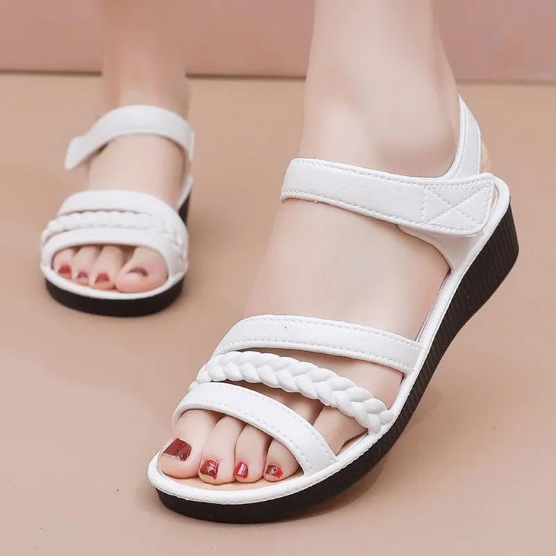 Women Cute Peep Toe High Quality Light Weight Anti Skid Buckle Strap Square Heel Shoes Lady Cute Summer Sandals Ab531