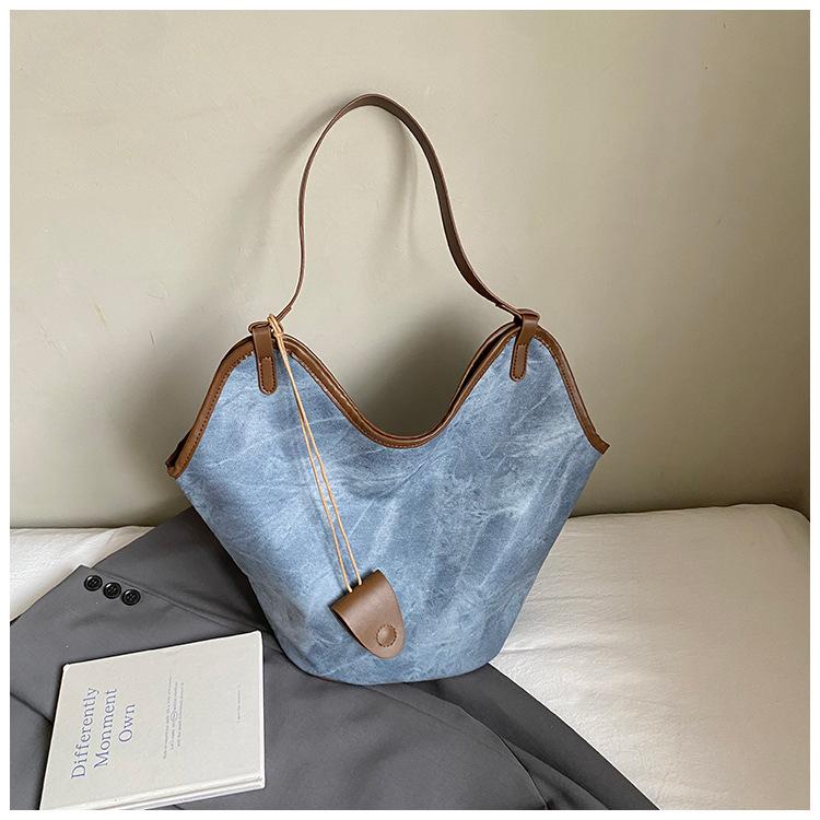 

Large capacity bag women s 2025 new autumn retro fashion shoulder bag niche fashionable commuter bucket bag синий