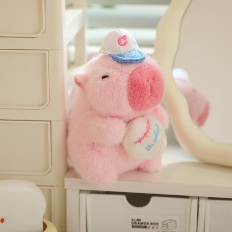 Pluszowa zabawka kapibara Snotty Bear: Uroczy breloczek do kluczy z czapką bejsbolową i bransoletką na zatrzask