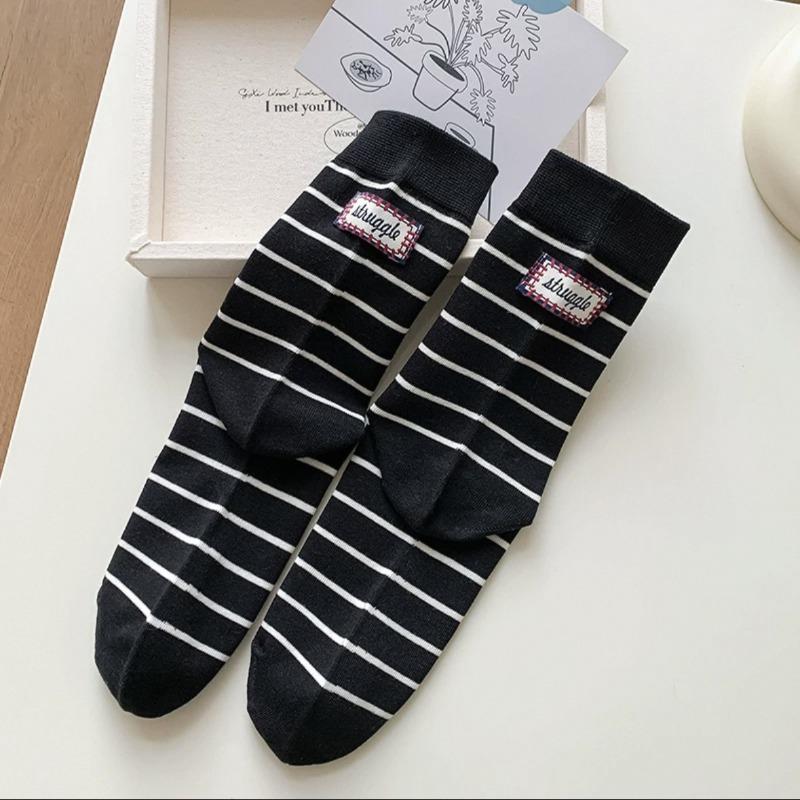 

Полосатые универсальные носки для женщин, хлопковые носки до середины икры, модная тканевая этикетка, стиль колледжа, удобные и дышащие длинные носки 1 pair чёрный