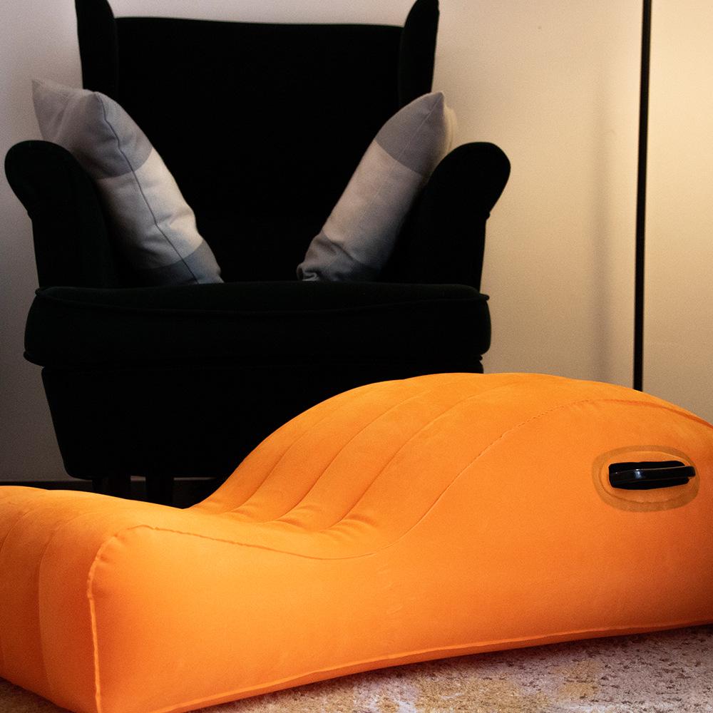 Entdecke das Lover aufblasbare Sofa: Lustige, arbeitssparende Zweiersofa für verschiedene Positionen und Pilates