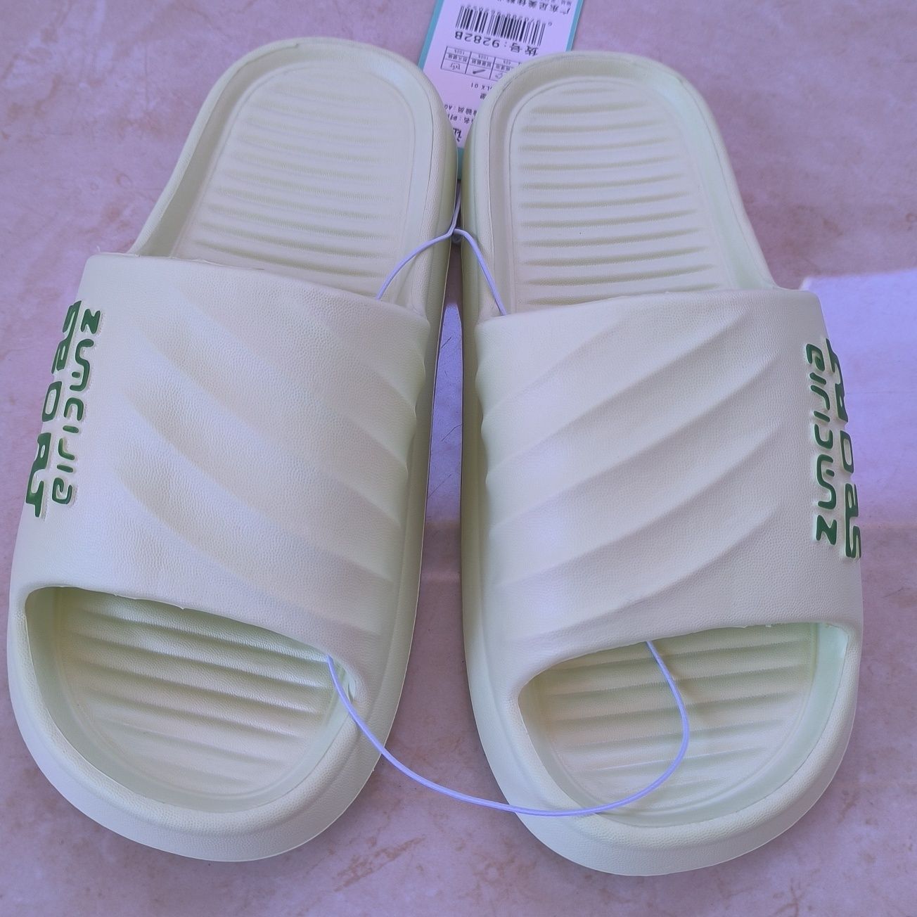 

Женские летние тапочки EVA, легкие, для занятий спортом в помещении и на открытом воздухе, толстая подошва, нескользящие, удобные сандалии 36-41