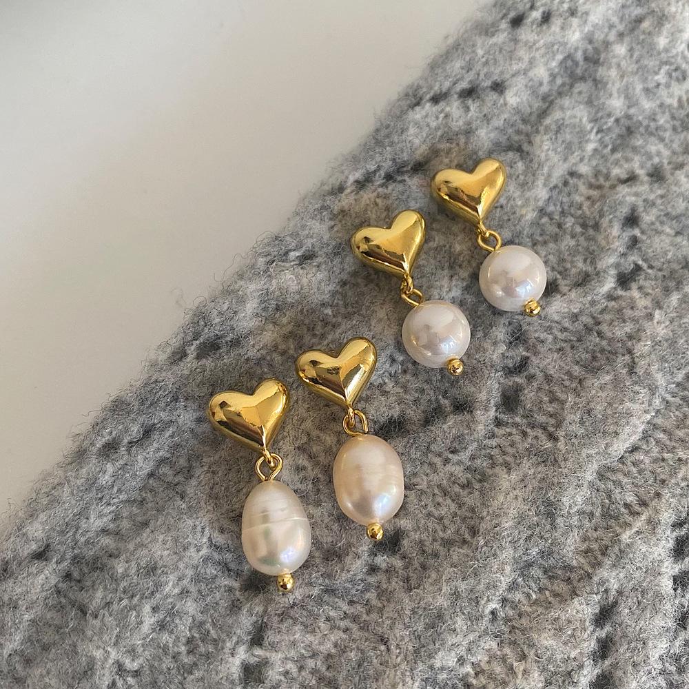 Gold-Tone Heart Freshwater Pearl Shell Bead Stud Earrings for Women - Elegant Copper-Plated Design