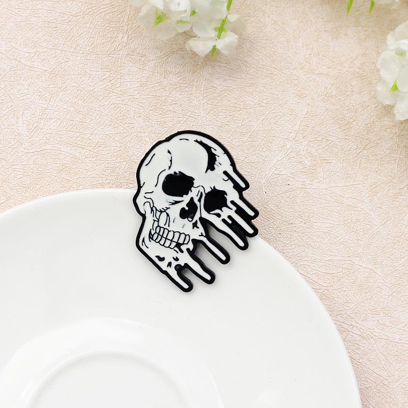 Creative Transformable Skull Alloy Brooch: Trendy Punk Style Fashion Badge Ornament