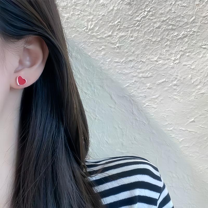 Silver Needle Red Four-leaf Clover Stud Earrings for Women, A Unique and Small-scale Design Pair of Earrings, Heart-shaped Jewelry.