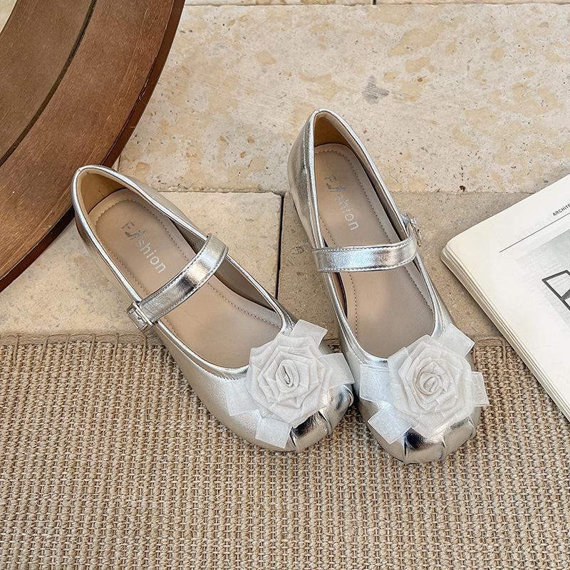 Silver Hepburn Style Round Head Thick Heel Single Shoes Women's 2025 New Summer Versatile Skirt French Mary Jane Shoes