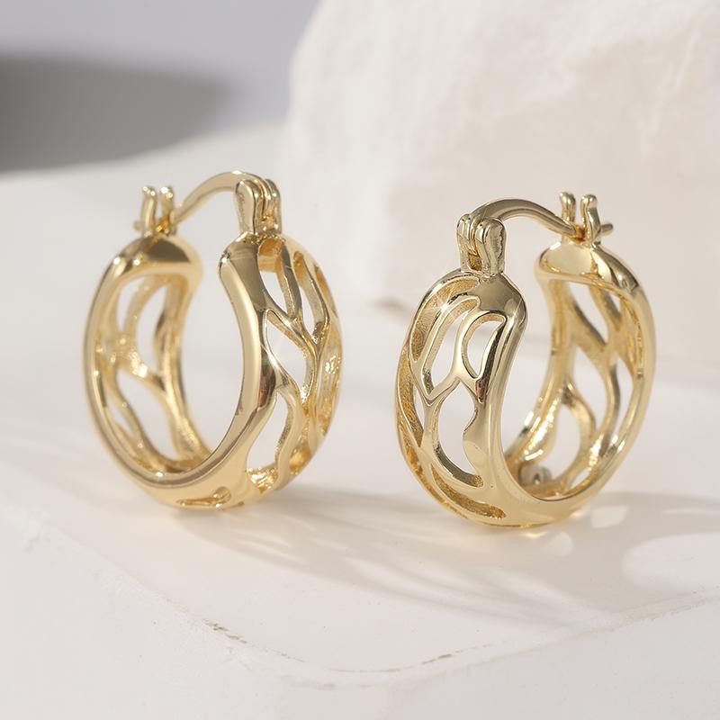 Concise Golden Plated Hollowed Hoop Earring for Women Exquisite Punk Style Party Banquet Jewelry Accessories Crafts Gift