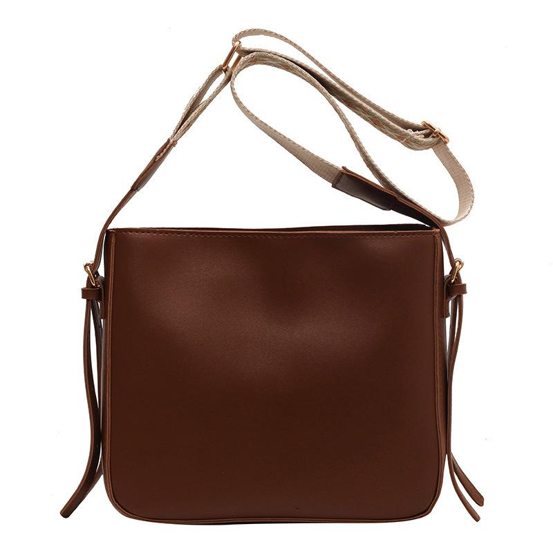 

Текстурированная маленькая сумка женская сумка 2025 новая трендовая популярная с широким плечевым ремнем сумка кроссбоди модная сумка-ведро на одно плечо маленькая квадратная сумка коричневый