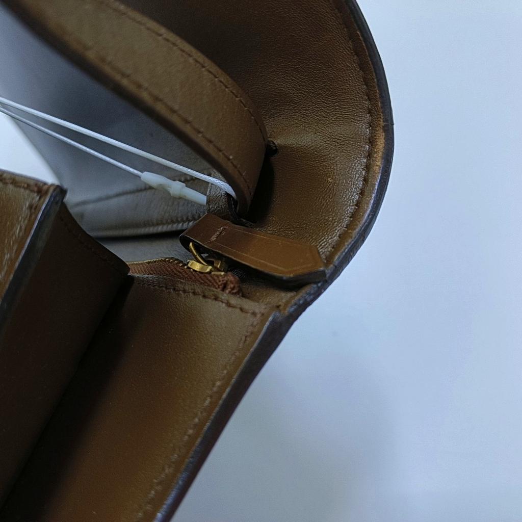 [Pre-Owned] Classic Box Gold Buckle Polished Calfskin Tofu Square Crossbody Shoulder Bag Medium - Good #155E0KD