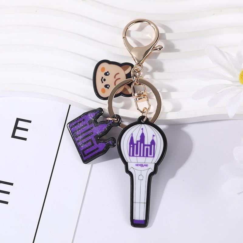 (грамм)Набор брелоков из акрила с мультяшными персонажами I-DLE - 3 штуки