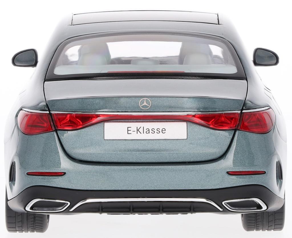 Genuine Sedan AMG Line Verde Silver Scale Model [Mercedes-Benz Collection] E-Class (W214) 1/18