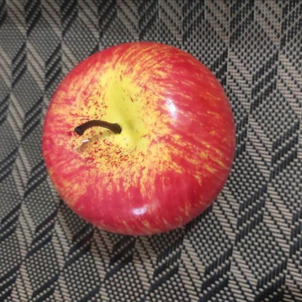 Red Fuji Apple Simulation Model - Fake Fruit for Decoration and Venue Arrangement Props