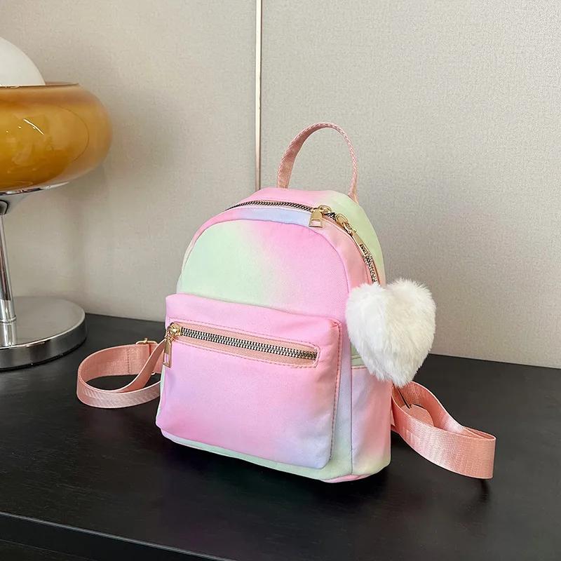 Mini Ryggsäck Dam Nylon Söt Liten Shopperväska Flerfärgad Bokväska med Hjärthänge Flickor Mode Axelväska