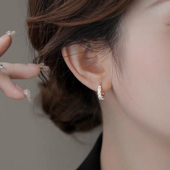 Yousheng 1 Pair Women Huggie Earrings Flower Decor Smooth Polished Alloy Copper Retro Pastoral Style Round Circle Lady Earrings