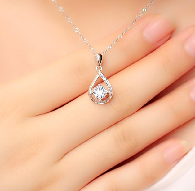 Korean Rhinestone Teardrop Pendant Necklace - Elegant Silver Clavicle Chain for Women