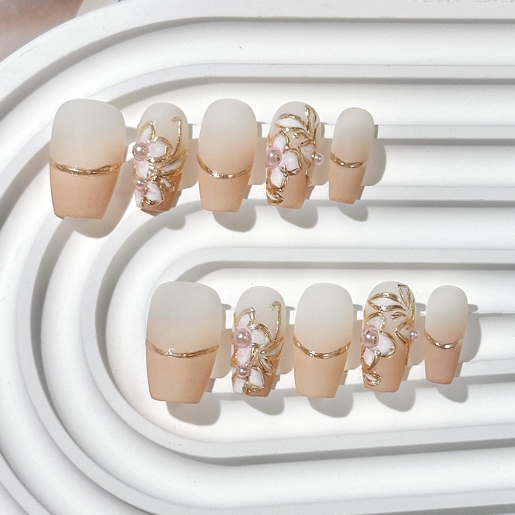 

Ручная работа Короткие накладные ногти-лесенки - Стильные нежные маникюрные патчи