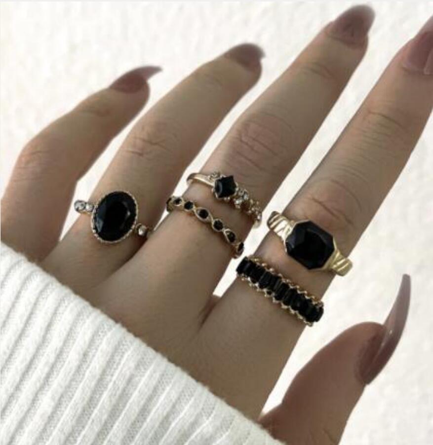 22-Piece Retro Love Hollow Ring Set: Creative Multi-Joint Design