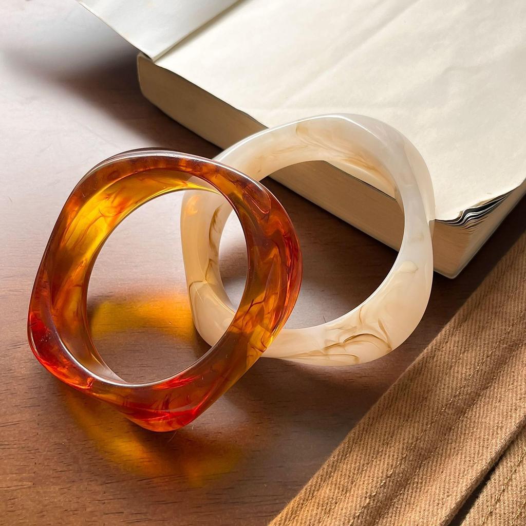 Retro Macaron Color Bangle: Stylish Women's Fashion Bracelet with Unique Niche Design