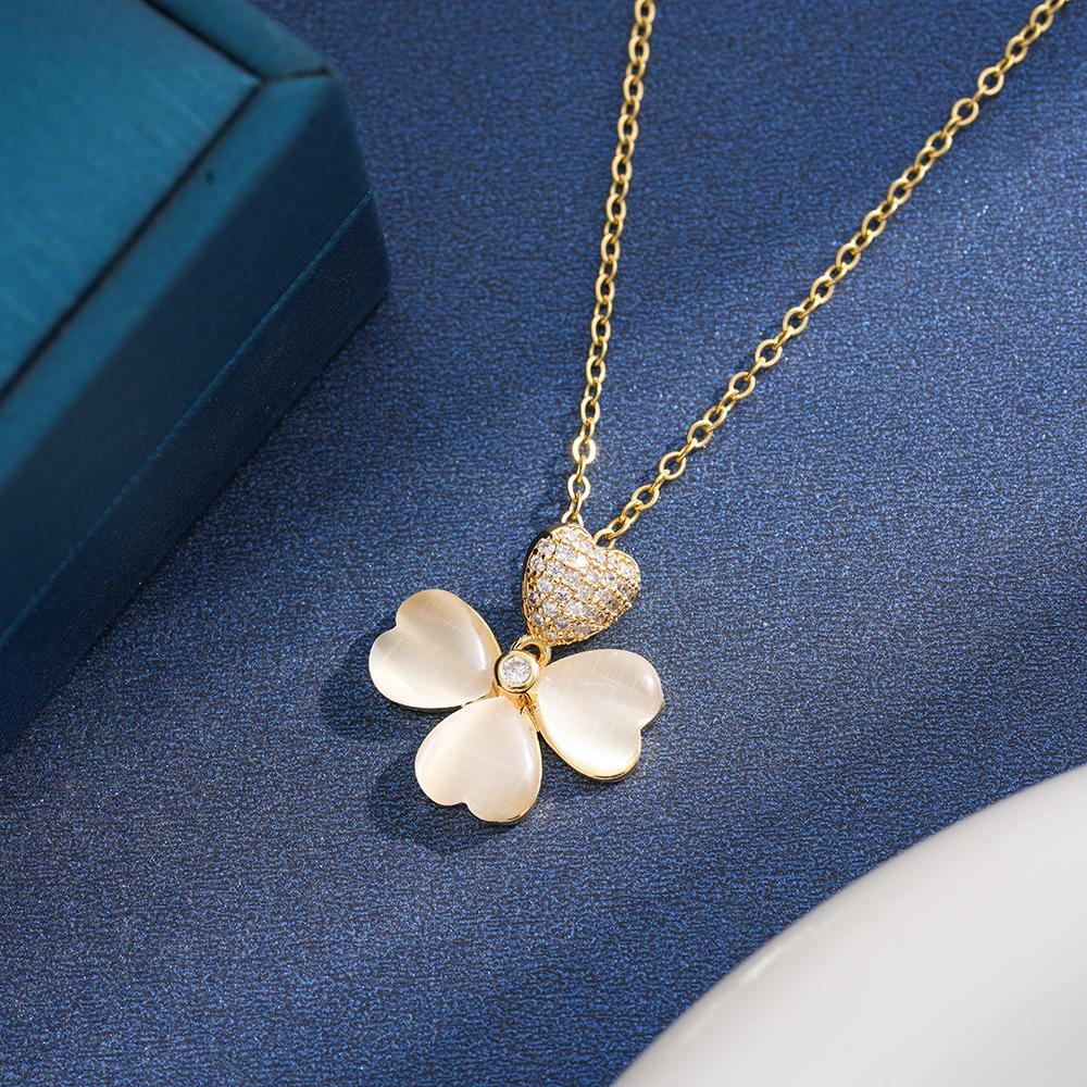 Elegant Zirconia Four-Leaf Clover Necklace with Heart Pendant for Women