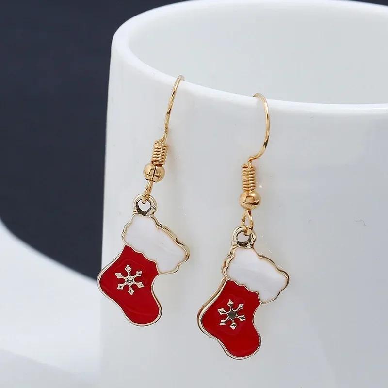 Christmas Style Creative Gift Snowman Enamel Snowflake Socks Pendant Necklace Girls New Year Jewelry Accessories Gift
