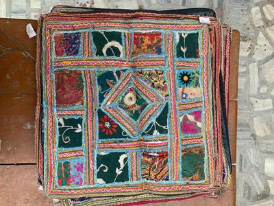 Federa in Cotone Ricamata a Mano: Cuscino Decorativo Boho 40