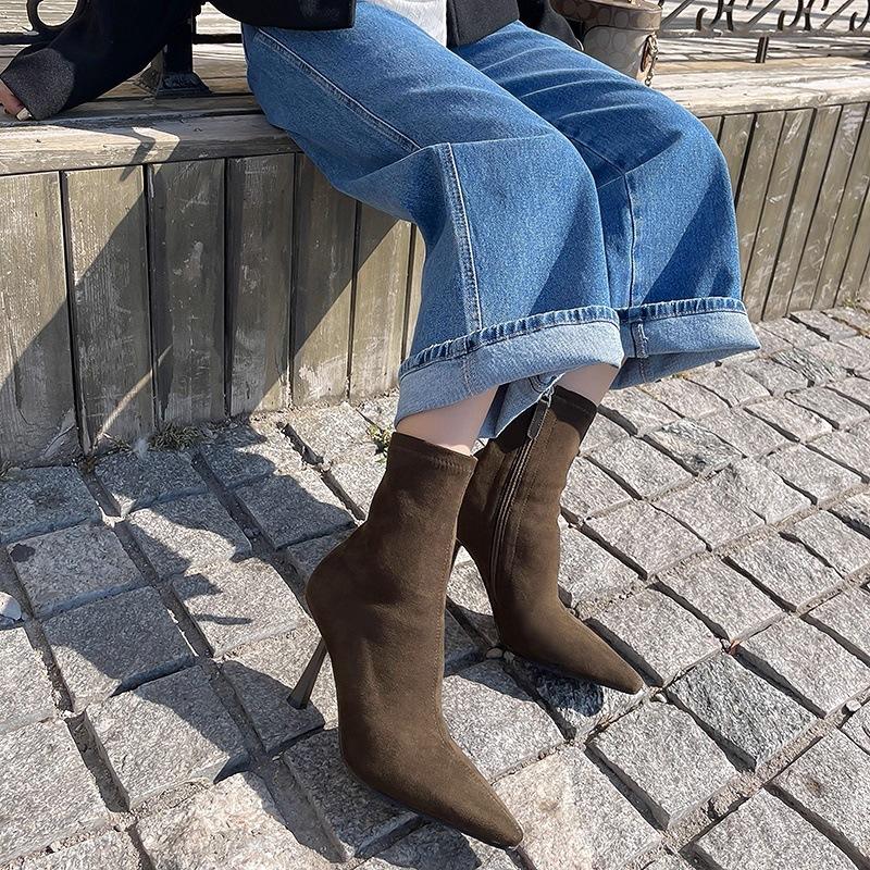 Spitze hohe Stiefelletten Koreanische Version mit dünnem Absatz Seitenreißverschluss Elastische dünne Stiefel Mode Stiefel