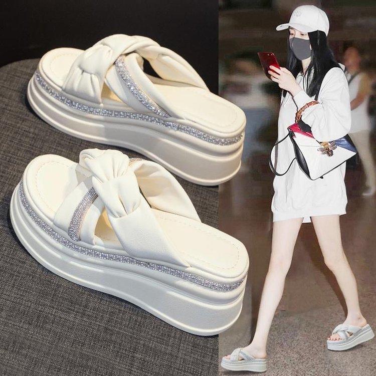 Thick bottom heightening cool slippers women's summer 2025 new versatile outer wear fashion rhinestone muffin slope heel sandals