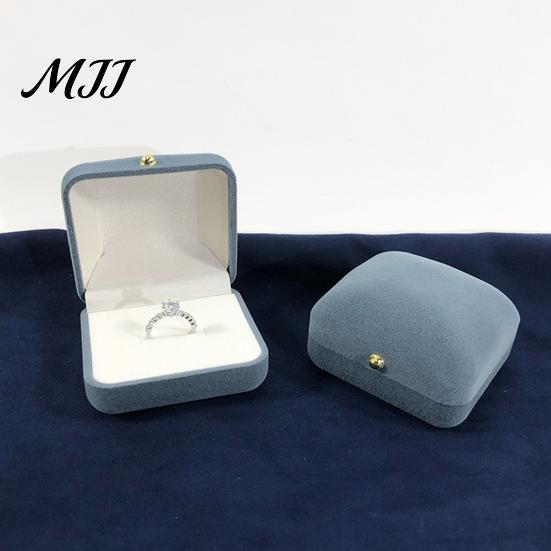 Small Velvet Jewelry Pouch Pearl Box, Anti-Scratch Lining Organizer with Golden Metal Necklace Holder Display Buckle, Decorative Storage Case